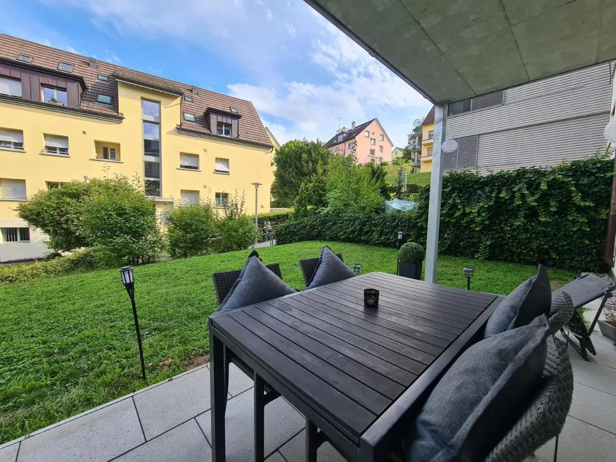 Image 4 of 2 BR – Kingsize Bett – Garten – Parken – Küche