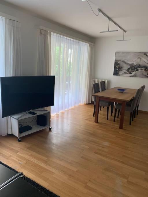 2 BR apartment near lake and city centre – D5