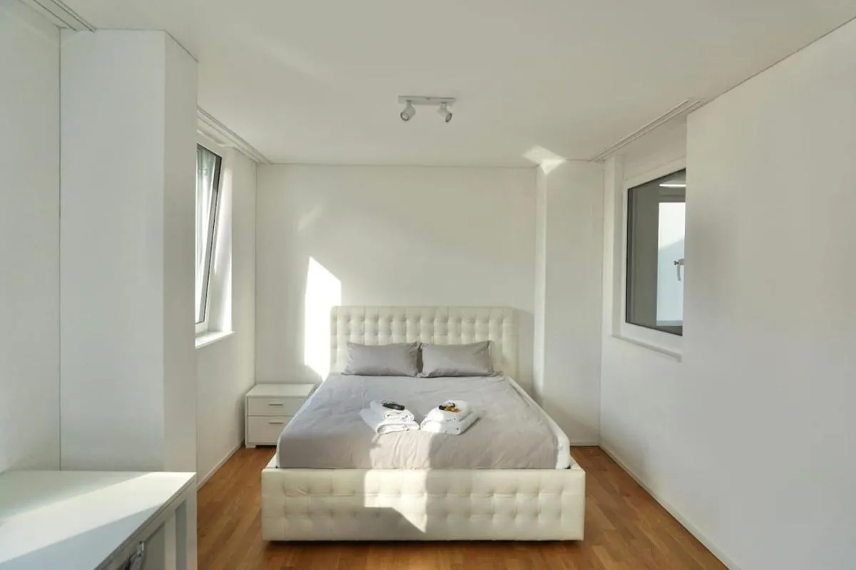 Image 5 of Balcony Suite in Central Zurich SH2,4R