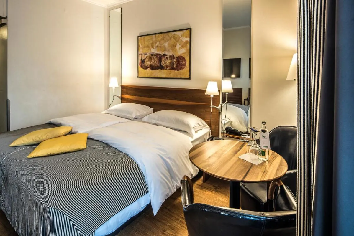 Image 1 of Central Plaza