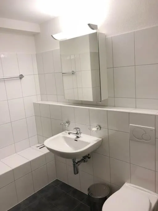 Image 4 of Centrally located, Spacious Modern Apartment