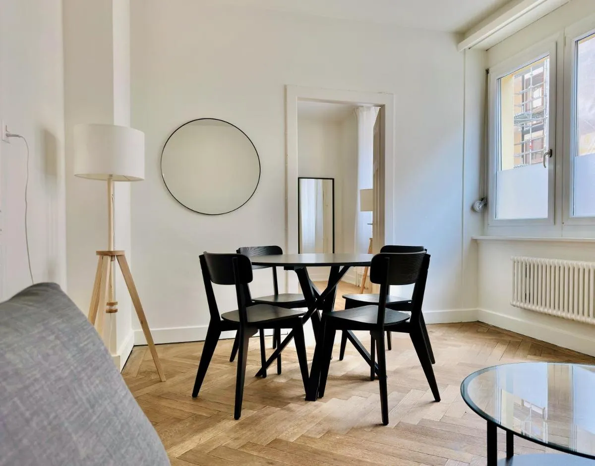 Image 5 of CityCentral 2 bedroom flat near main station