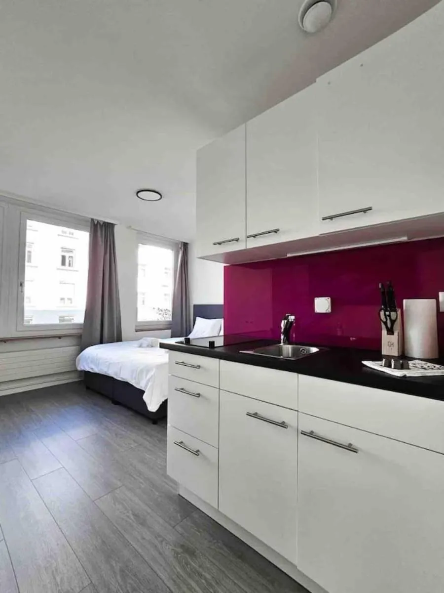 Image 5 of Downtown Deluxe Studio with Queen Bed BE-25