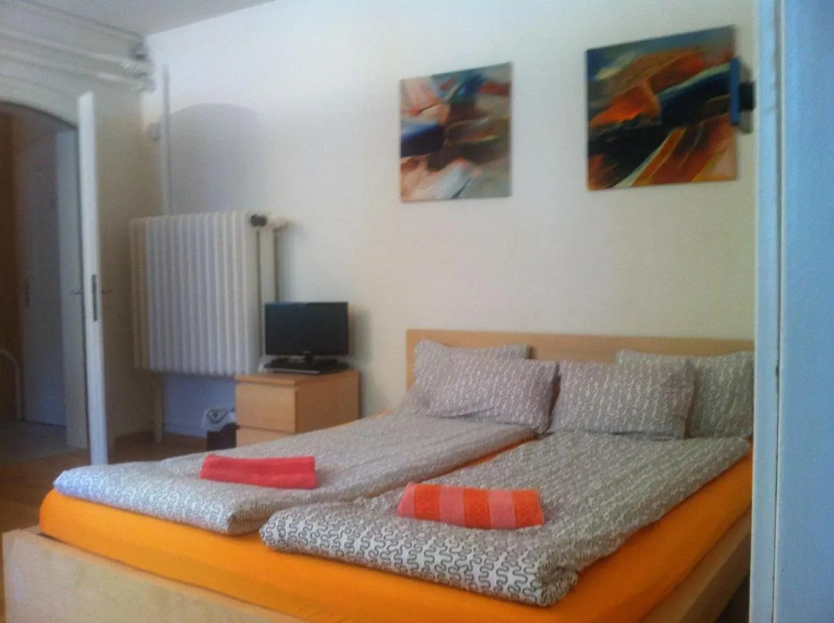 Image 4 of Garden Studio Apartment Zürichberg