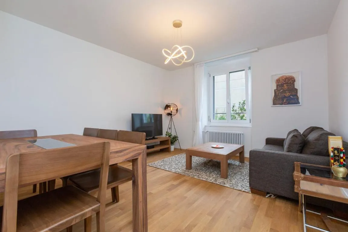 Image of KAYA Zurich Apartment 1B – Deluxe 2BR Downtown Apt