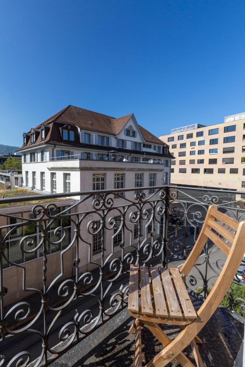 KAYA Zurich Apartment 4B – Downtown 2BR Deluxe Apt