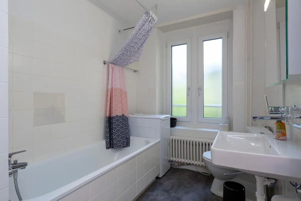 Image 2 of KAYA Zurich Apartment RUBY – Downtown Deluxe 2BR Apt