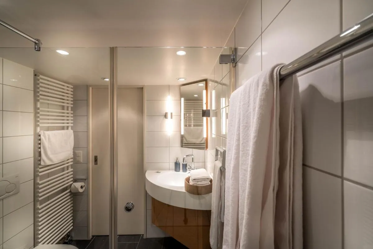 Image 2 of Lake Side Location Bellevue