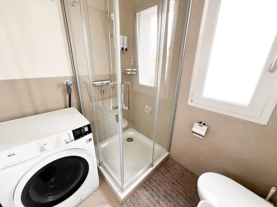 Image 1 of Loftstyle, rent an entire floor for 10 people -40-