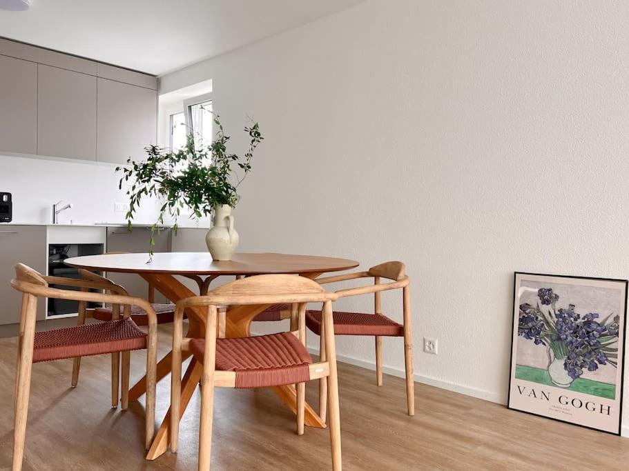 Urban Oasis – 2BR Apartment near Bahnhof Zürich Oerlikon -302-