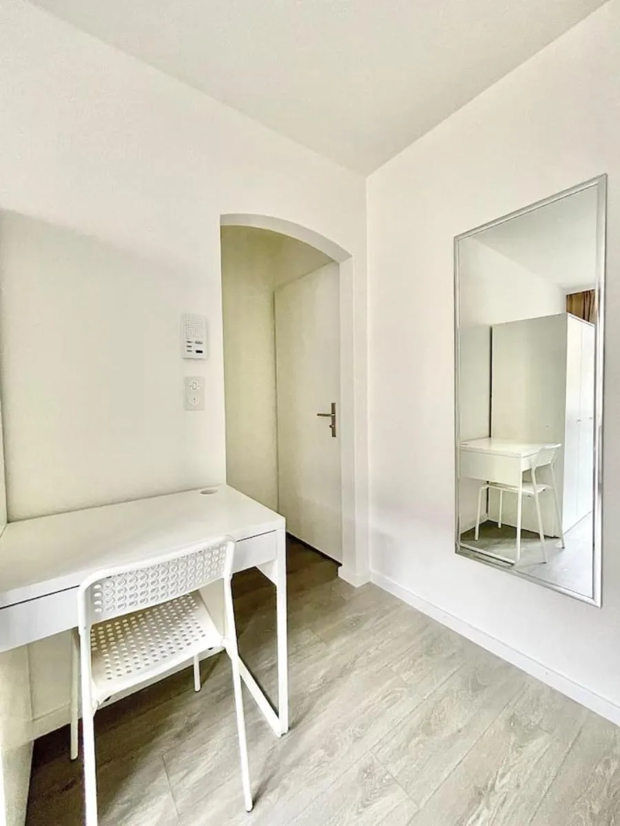 Image 4 of Urban Oasis with Queen Bed and View BE-18