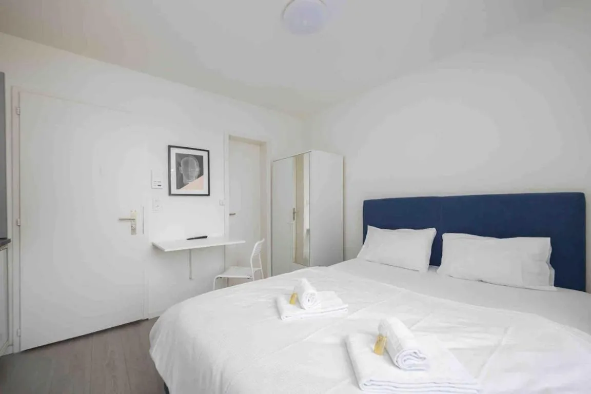 Image of Urban Oasis with Queen Bed and View BE-32