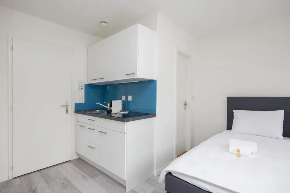 Image 3 of Urban Oasis with Queen Bed and View BE-34