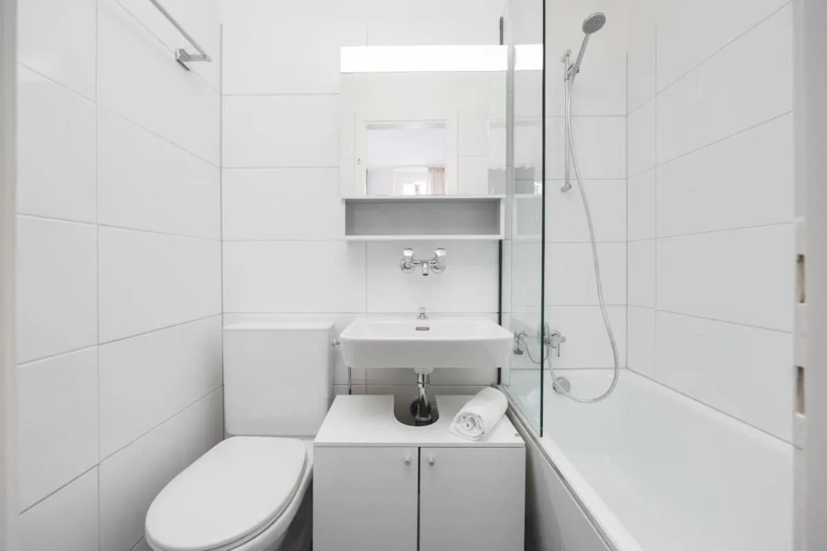 Image 2 of Urban Oasis with Queen Bed and View BE-34