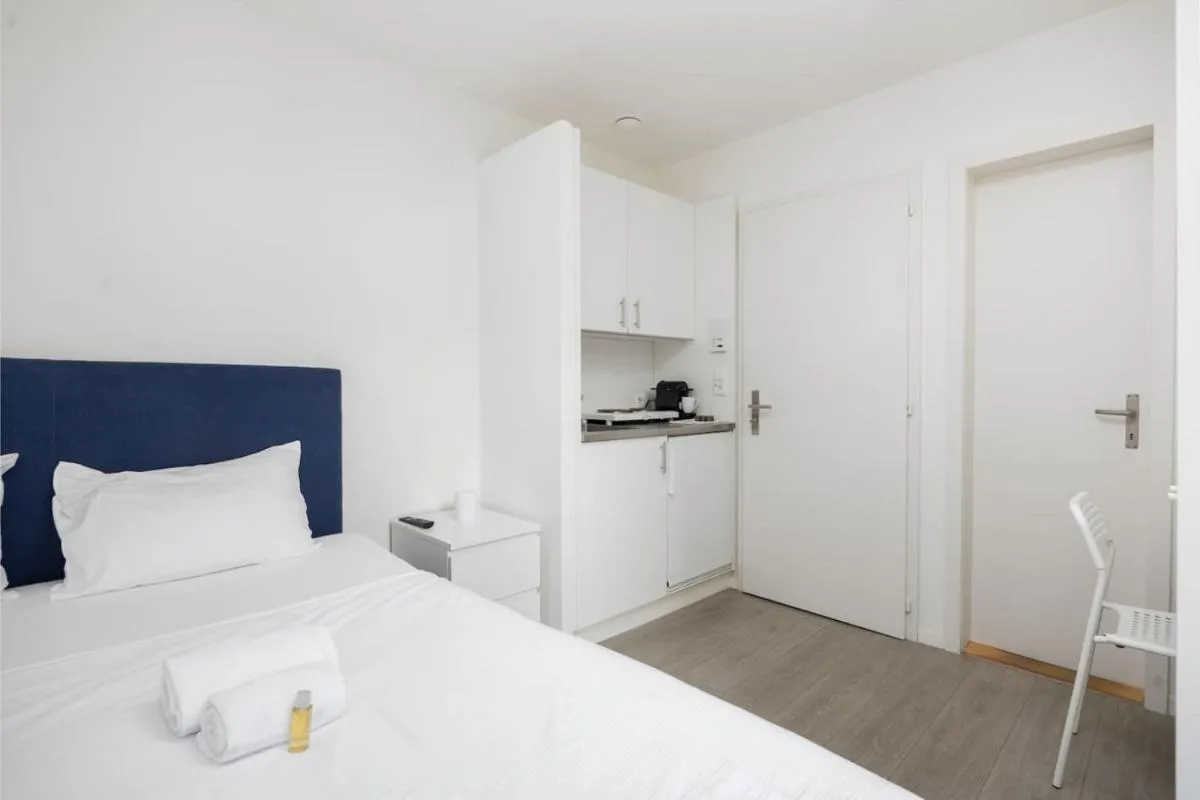 Image 1 of Urban Oasis with Queen Bed and View BE-39