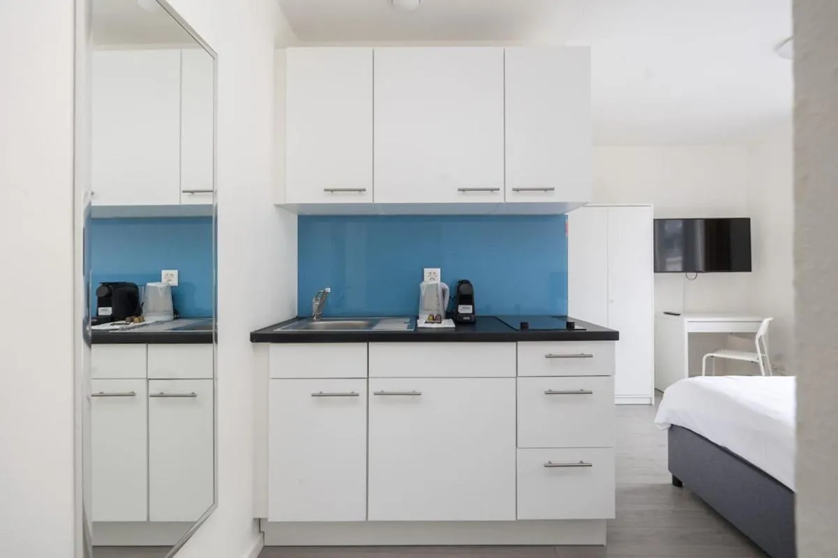 Image 3 of Urban Oasis with Queen Bed and View BE-48