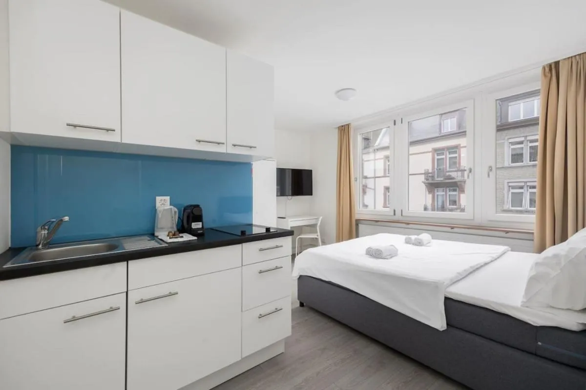 Image 1 of Urban Oasis with Queen Bed and View BE-48