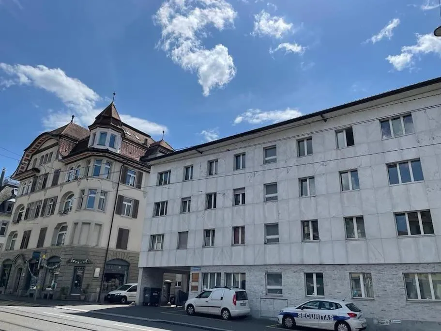 Image of Very central and sunny 2BR flat – Marble 2