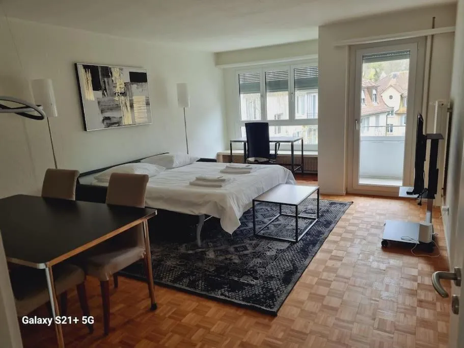 Image 1 of Very central and sunny 2BR flat – Marble 2