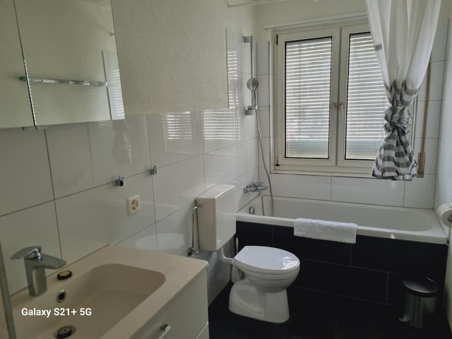 Very central and sunny 2BR flat – Marble 2