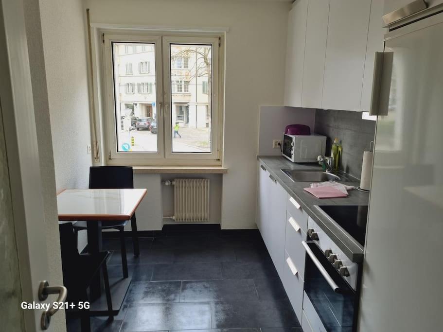 Very central and sunny 2BR flat – Marble 2