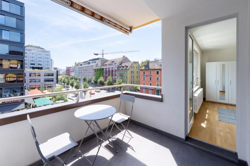 Your Perfect Zurich Getaway With 3 Bedrooms & WIFI