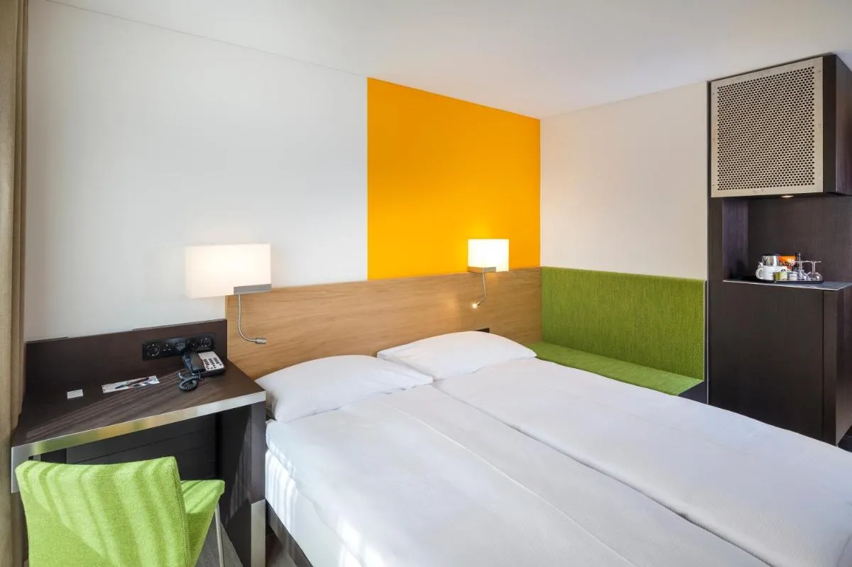 Image 6 of Züri by Fassbind