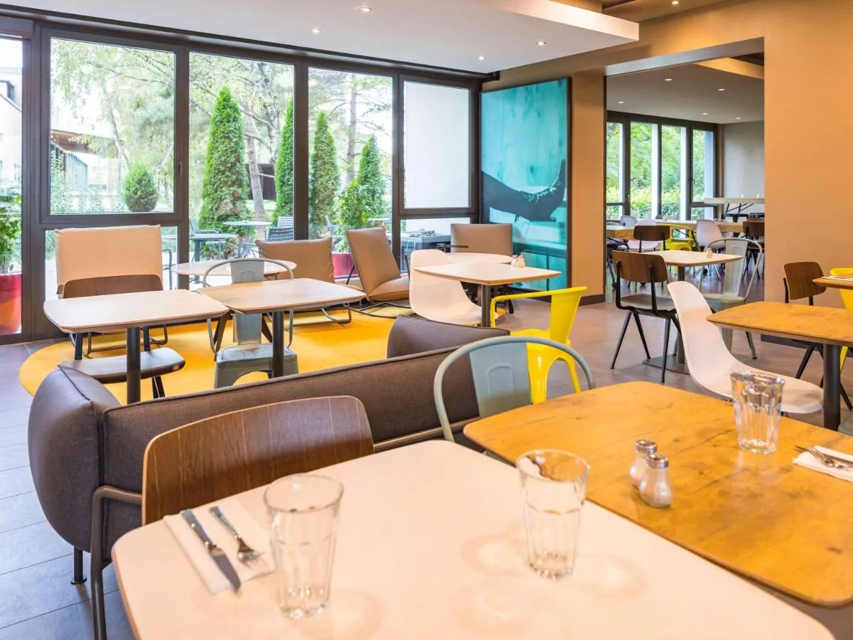 Image 2 of ibis Zürich Messe Airport